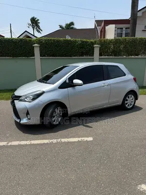 Toyota Yaris SE Hatchback 5dr 2015 Silver