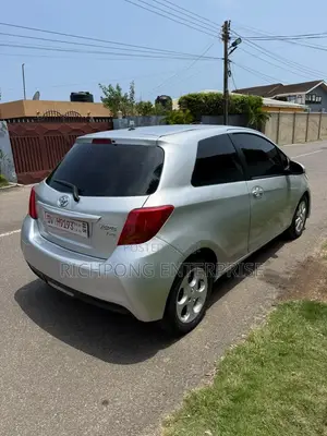 Toyota Yaris SE Hatchback 5dr 2015 Silver