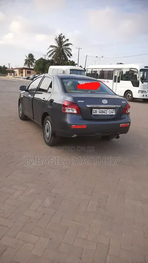 Toyota Yaris 2010 Gray