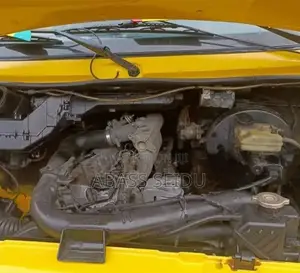 Mercedes-Benz Sprinter 2000 Yellow