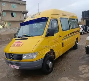 Mercedes-Benz Sprinter 2000 Yellow