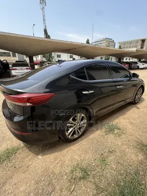 Hyundai Elantra Limited Sedan FWD (2.0L 4cyl 6A) 2017 Black