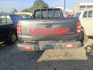 Mitsubishi L200 2016 Gray