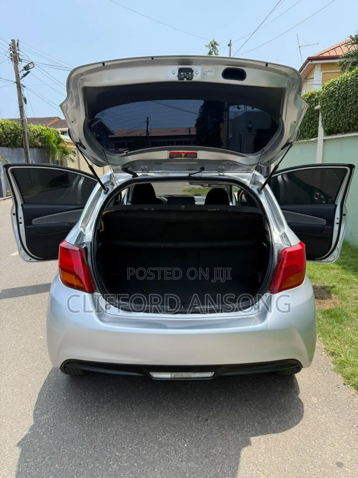 Toyota Yaris SE Hatchback 5dr 2015 Silver