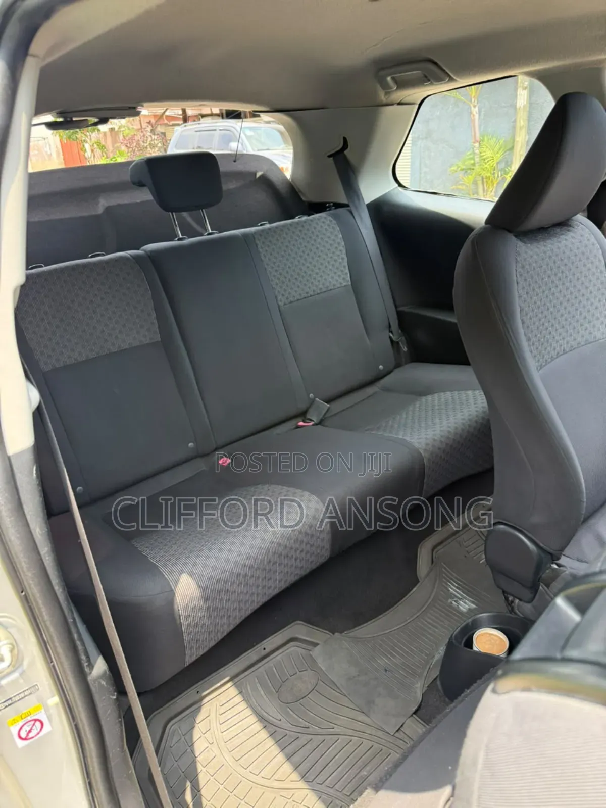 Toyota Yaris SE Hatchback 5dr 2015 Silver