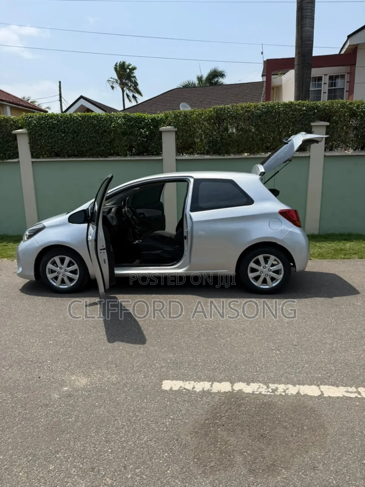Toyota Yaris SE Hatchback 5dr 2015 Silver