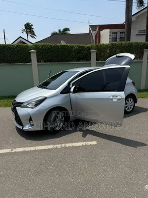 Toyota Yaris SE Hatchback 5dr 2015 Silver