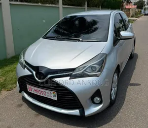 Toyota Yaris SE Hatchback 5dr 2015 Silver