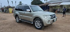 Mitsubishi Pajero V90 3.8 V6 GLS/GLX 2015 Gold