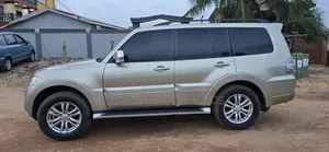 Mitsubishi Pajero V90 3.8 V6 GLS/GLX 2015 Gold