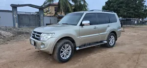Mitsubishi Pajero V90 3.8 V6 GLS/GLX 2015 Gold
