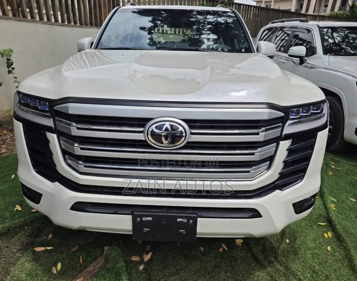 Toyota Land Cruiser 2025 White