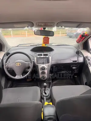 Toyota Vitz 1.0 FWD 5dr 2010 Beige