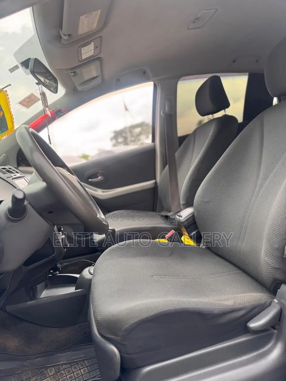 Toyota Vitz 1.0 FWD 5dr 2010 Beige