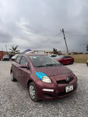 Toyota Vitz 1.0 FWD 5dr 2010 Beige