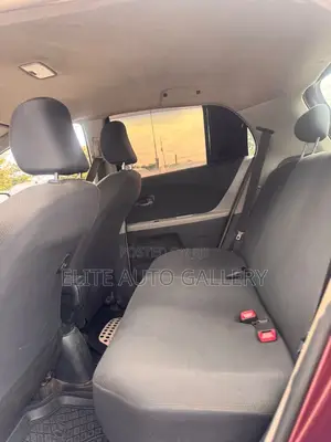 Toyota Vitz 1.0 FWD 5dr 2010 Beige