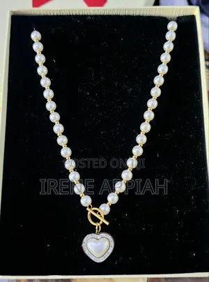Pretty Pearl Necklaces for Ladies