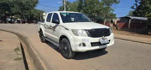 Toyota Hilux SR 4x4 2013 White