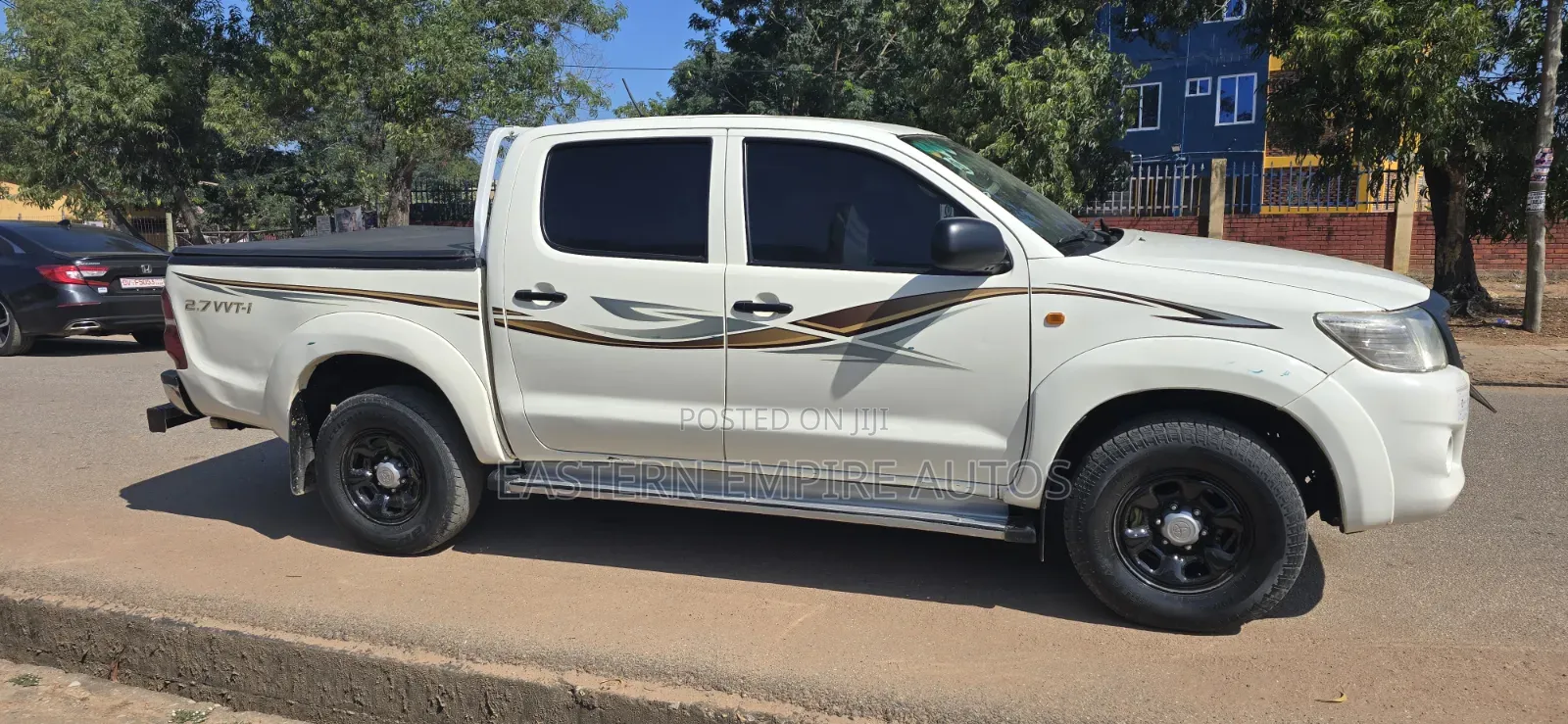 Toyota Hilux SR 4x4 2013 White