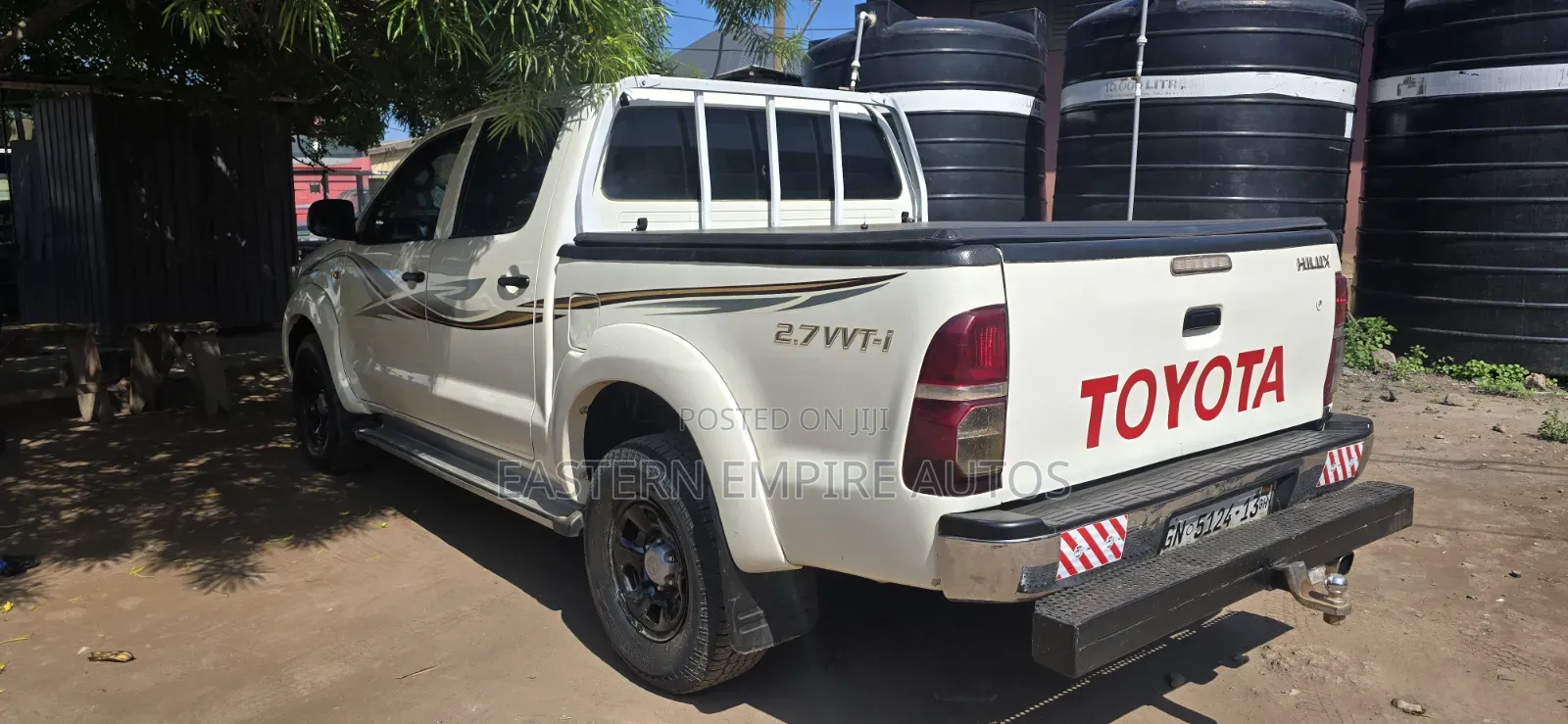 Toyota Hilux SR 4x4 2013 White