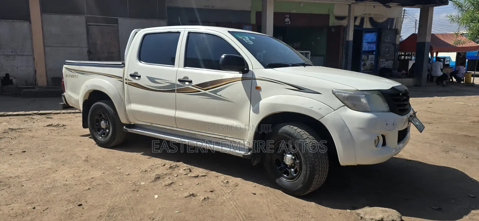 Toyota Hilux SR 4x4 2013 White