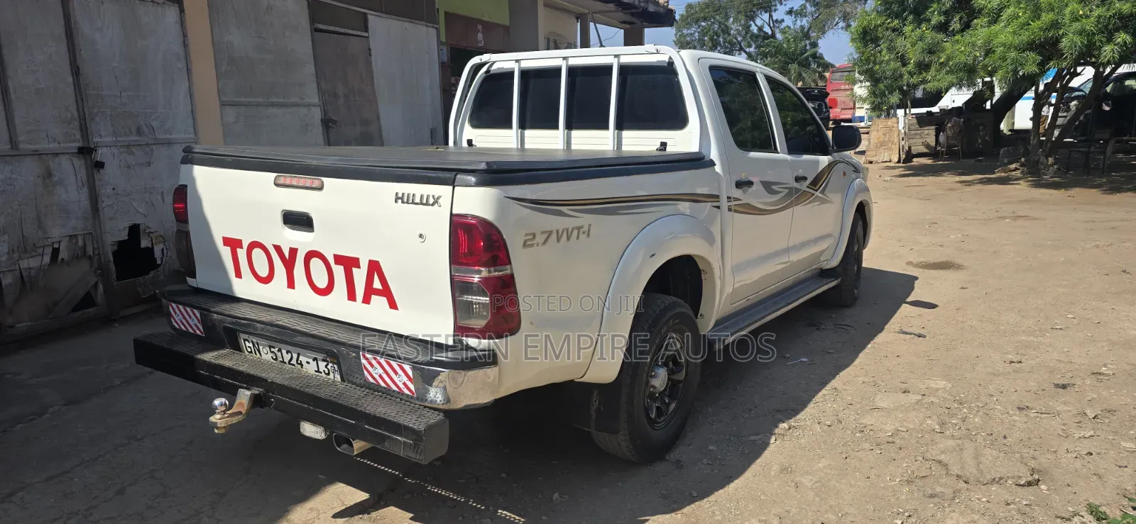 Toyota Hilux SR 4x4 2013 White