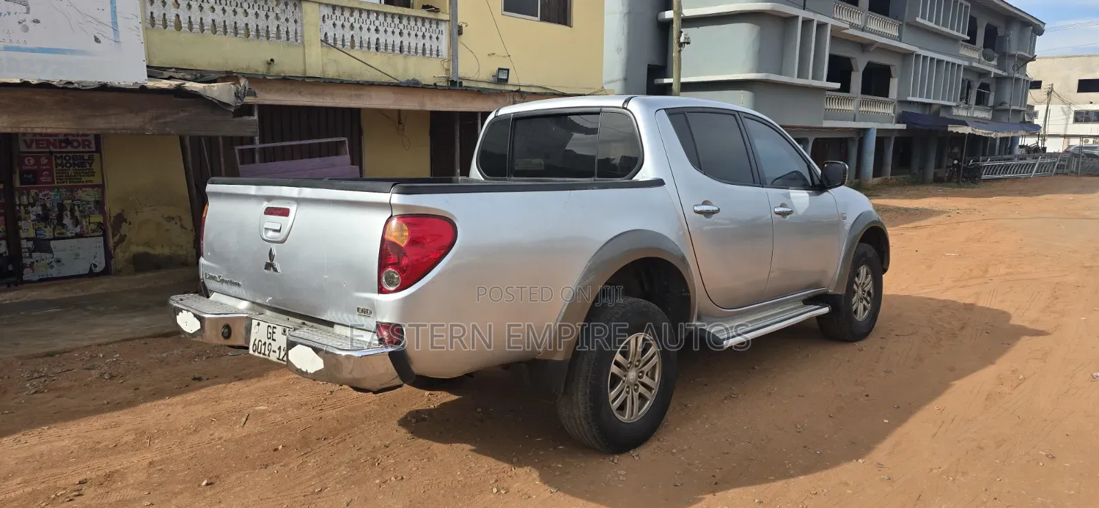 Mitsubishi L200 Double Cab 2.5 136hp 4WD 2012 Gray