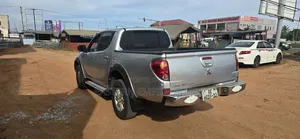 Mitsubishi L200 Double Cab 2.5 136hp 4WD 2012 Gray