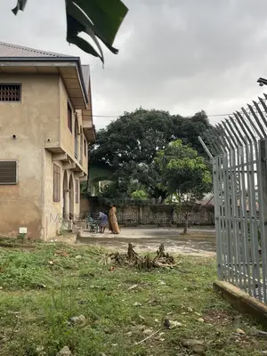 8bdrm House in Ashongman Estate, Police Station for sale