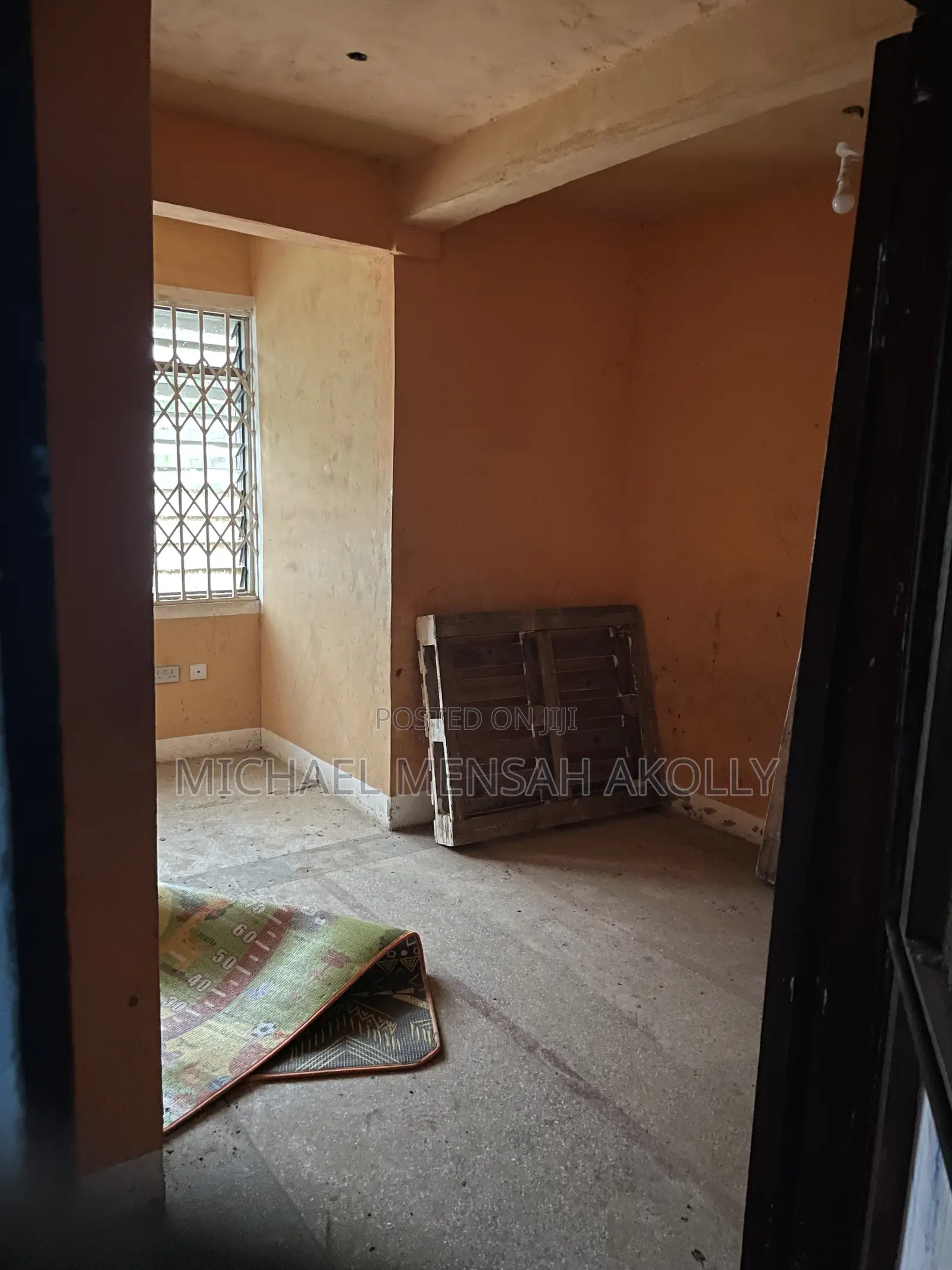 8bdrm House in Ashongman Estate, Police Station for sale