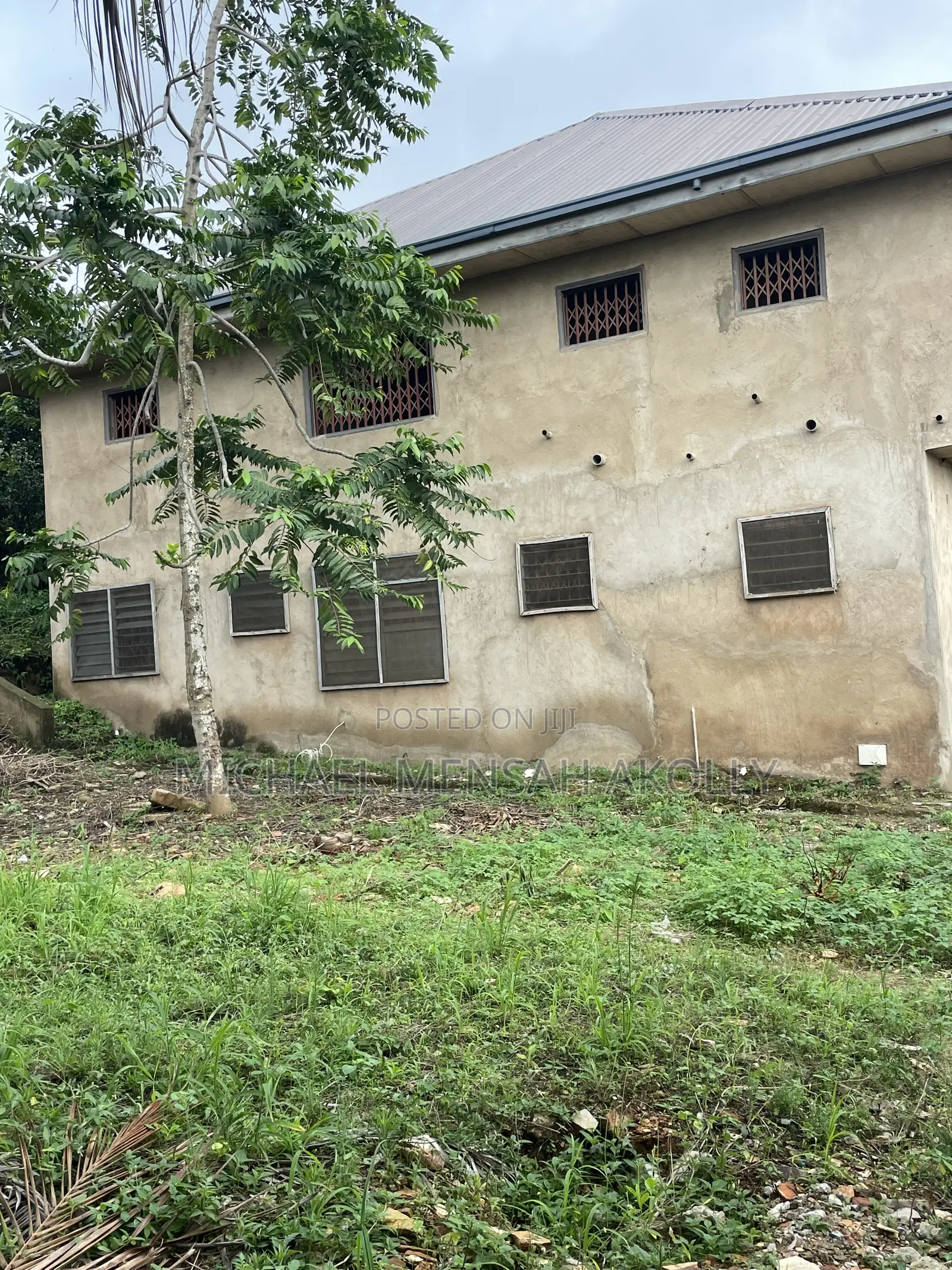 8bdrm House in Ashongman Estate, Police Station for sale