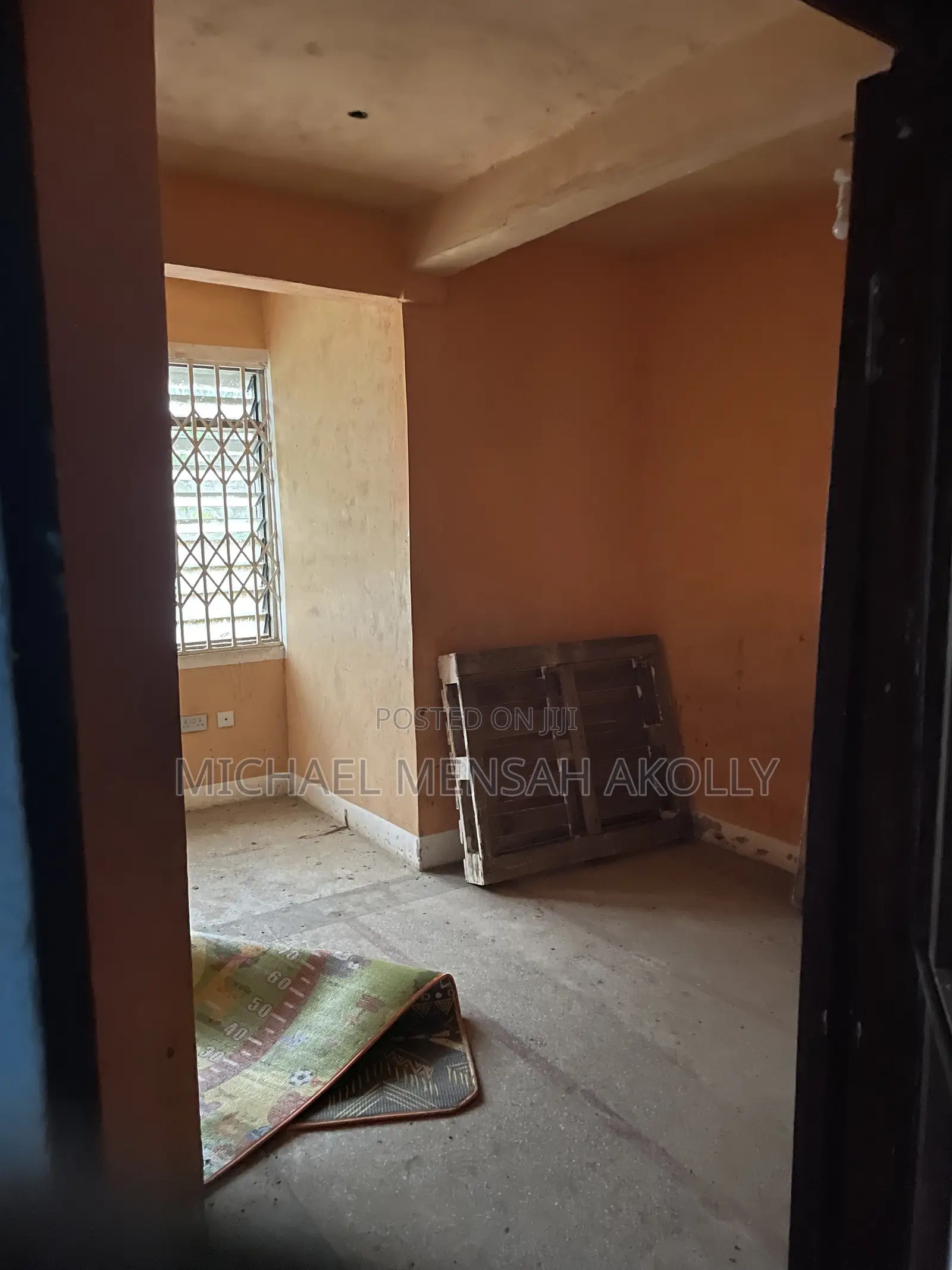 8bdrm House in Ashongman Estate, Police Station for sale