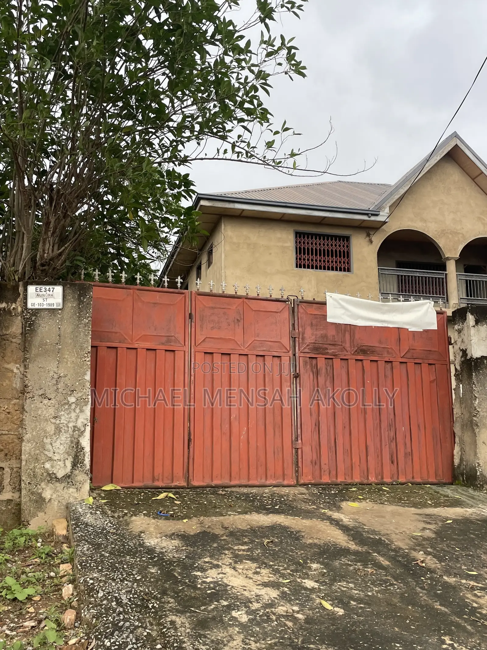 8bdrm House in Ashongman Estate, Police Station for sale
