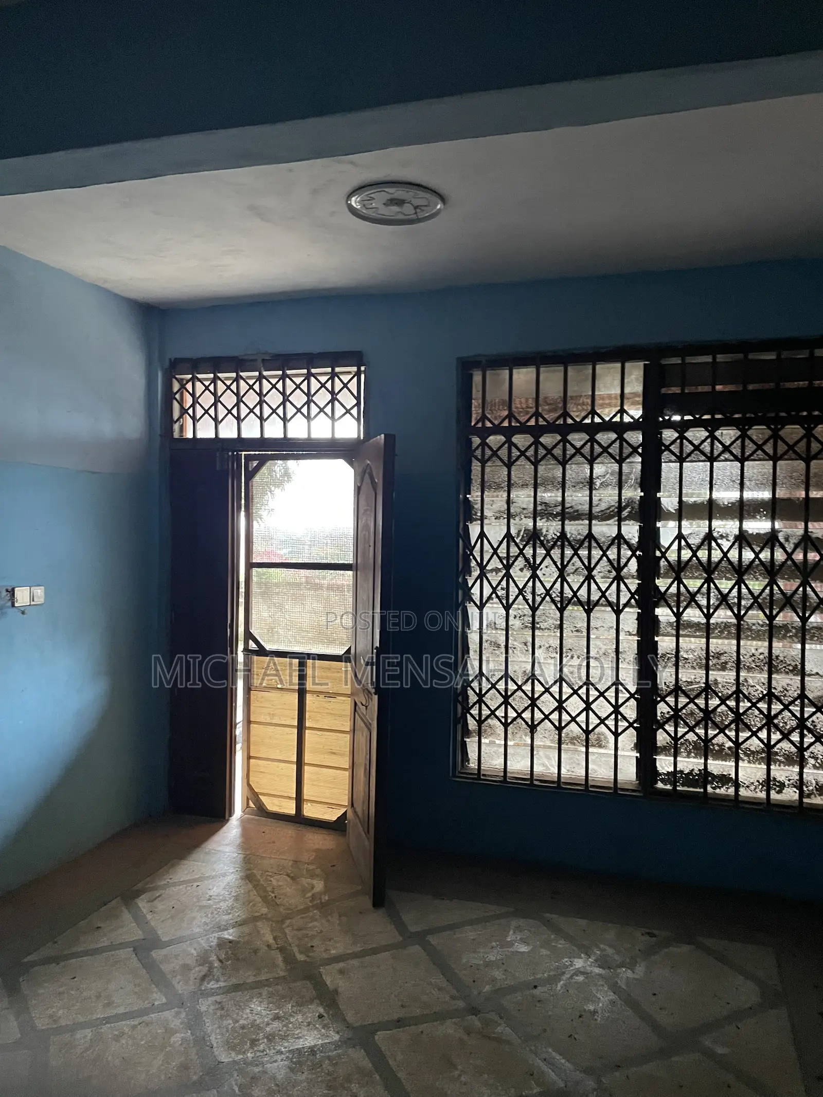 8bdrm House in Ashongman Estate, Police Station for sale