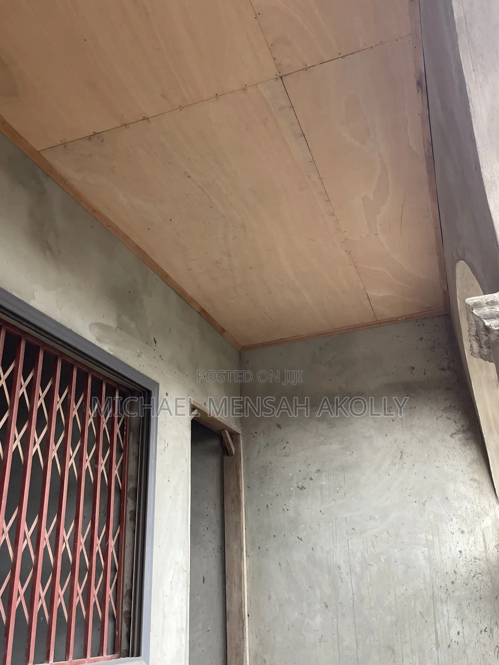 8bdrm House in Ashongman Estate, Police Station for sale