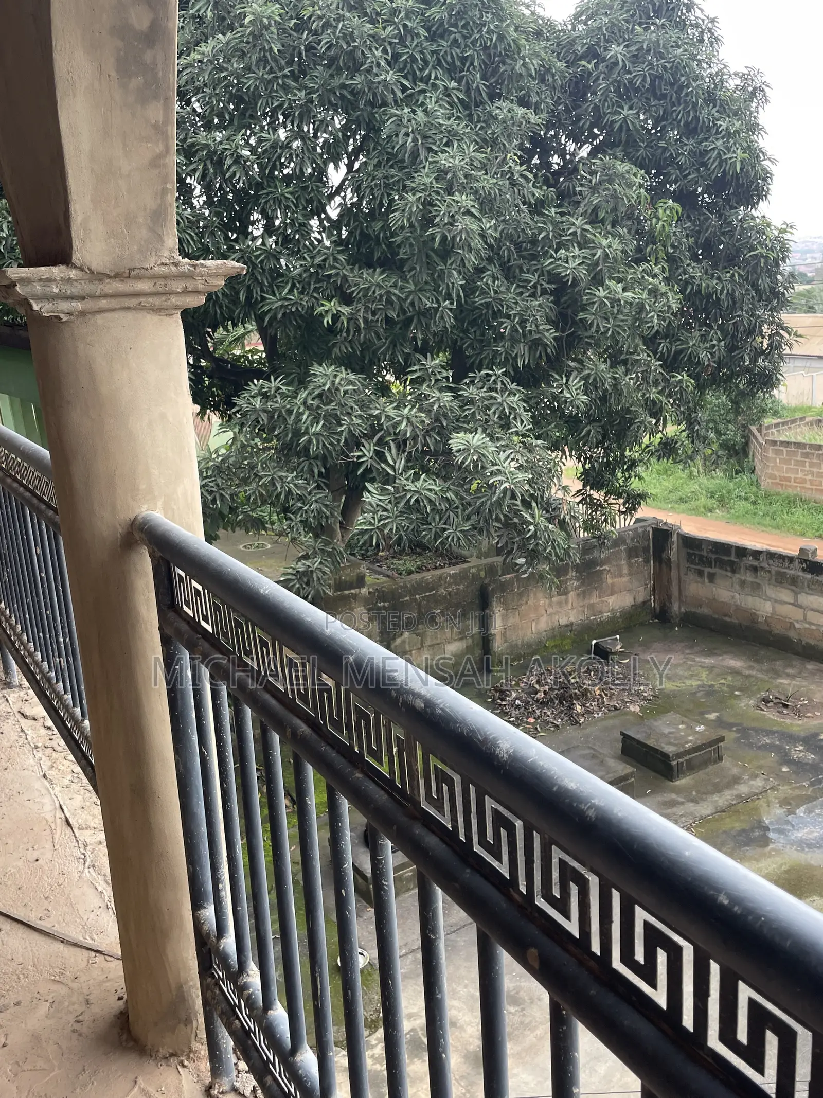 8bdrm House in Ashongman Estate, Police Station for sale