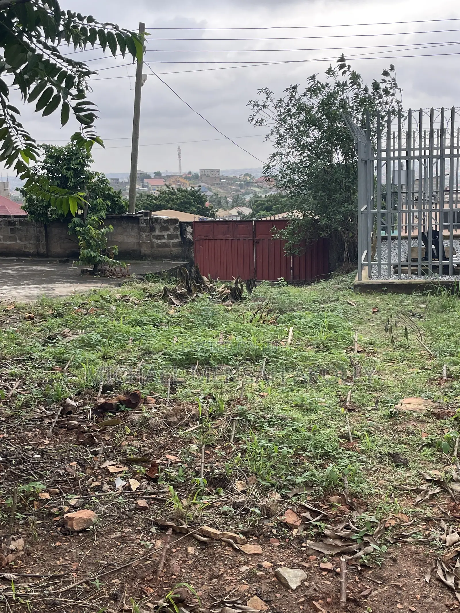 8bdrm House in Ashongman Estate, Police Station for sale