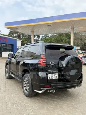 Toyota Land Cruiser Prado 2017 Black