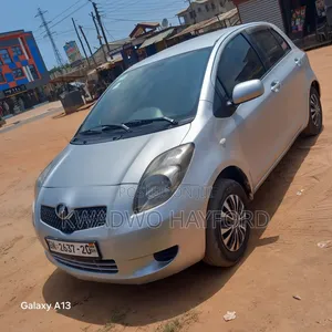 Toyota Vitz 2010 Silver