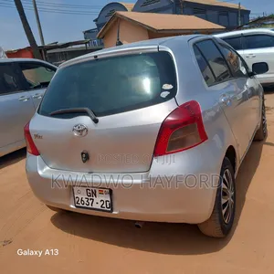 Toyota Vitz 2010 Silver