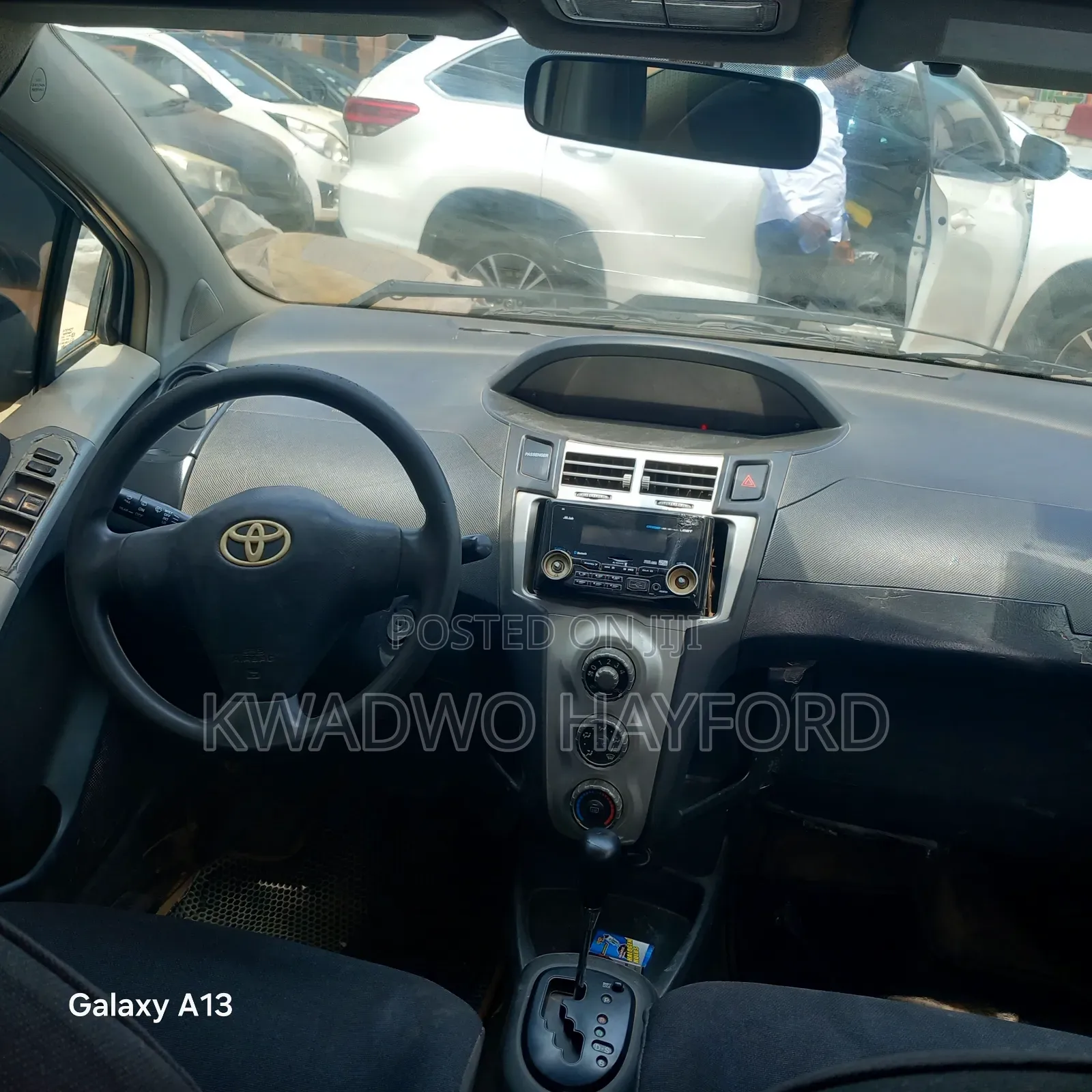 Toyota Vitz 2010 Silver