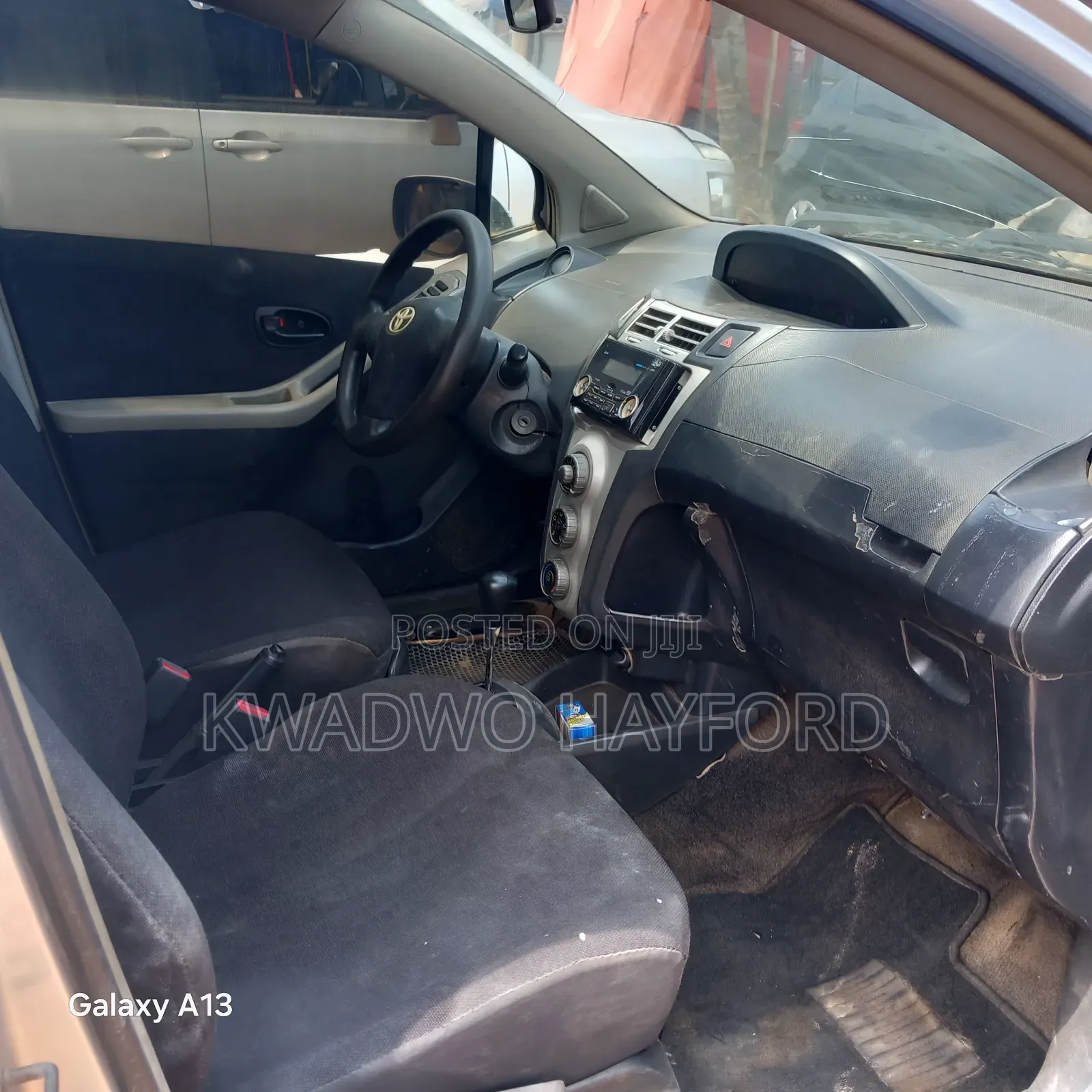 Toyota Vitz 2010 Silver