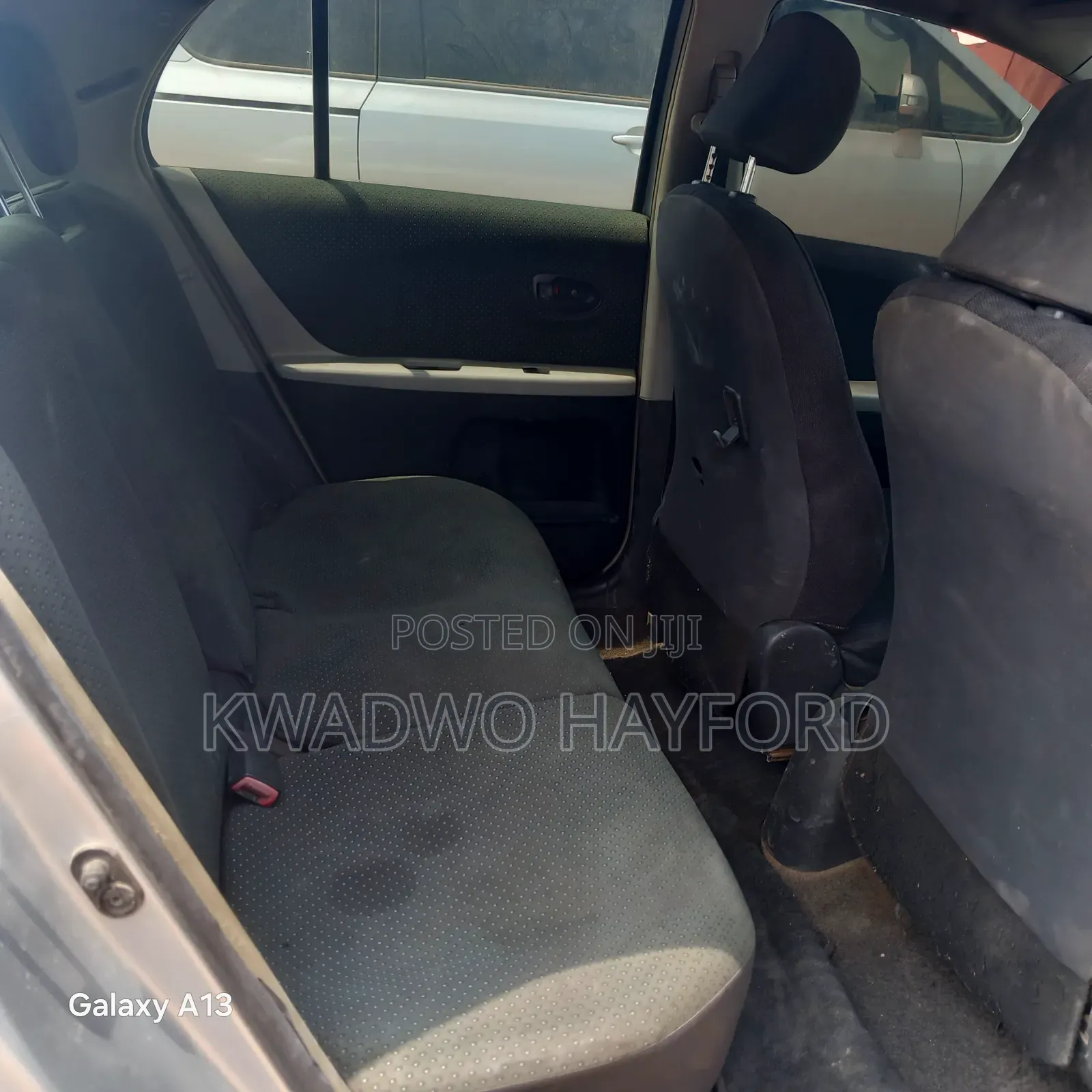 Toyota Vitz 2010 Silver