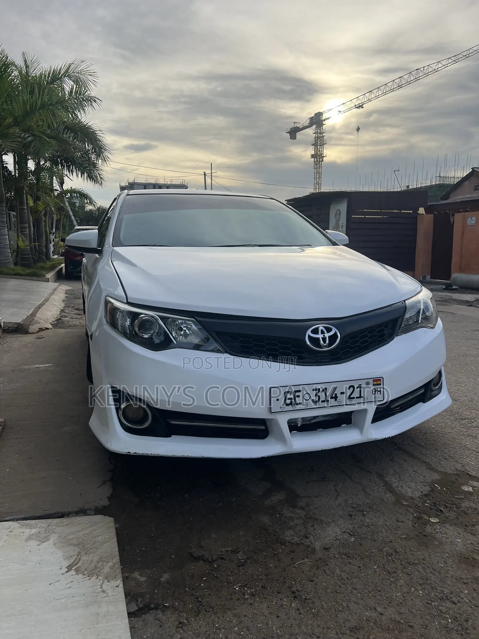 Toyota Camry LE 4dr Sedan w/Prod. End 11/13 (2.5L 4cyl 6A) 2014 White