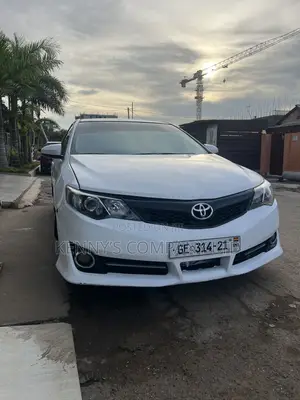 Toyota Camry LE 4dr Sedan w/Prod. End 11/13 (2.5L 4cyl 6A) 2014 White