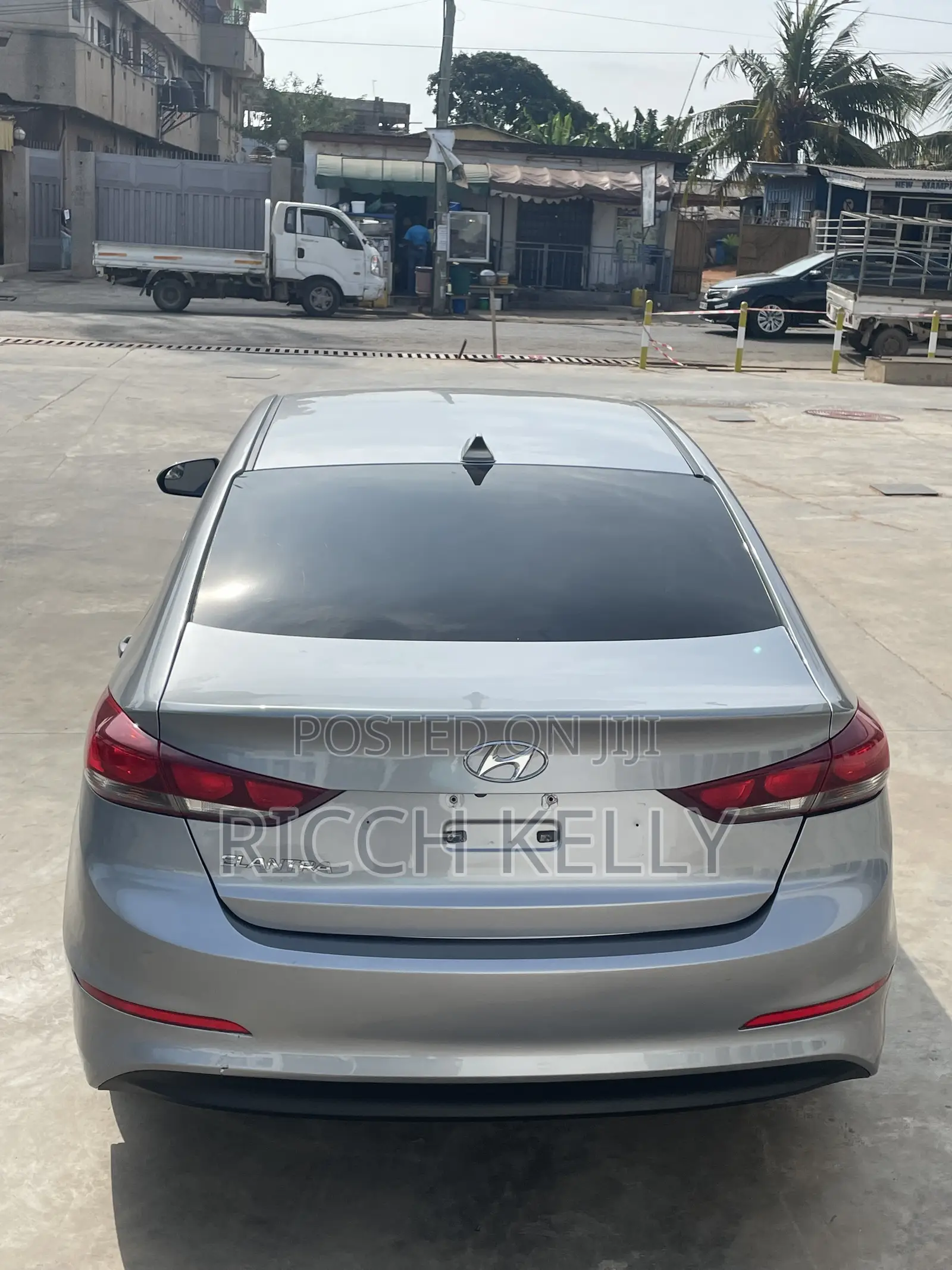 Hyundai Elantra SE Sedan FWD (2.0L 4cyl 6M) 2017 Silver