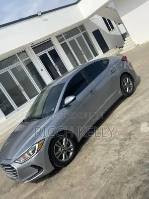 Hyundai Elantra SE Sedan FWD (2.0L 4cyl 6M) 2017 Silver