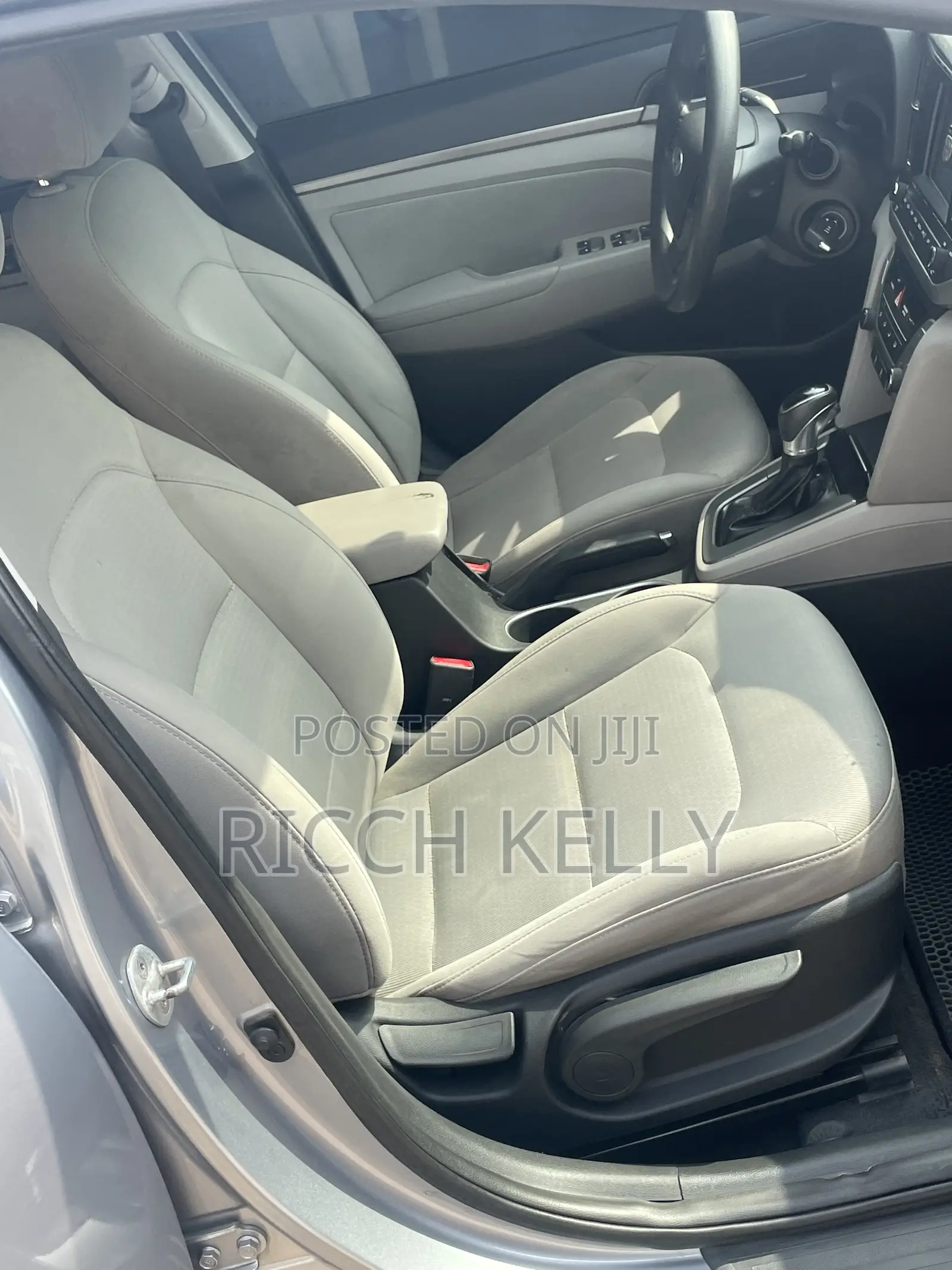 Hyundai Elantra SE Sedan FWD (2.0L 4cyl 6M) 2017 Silver