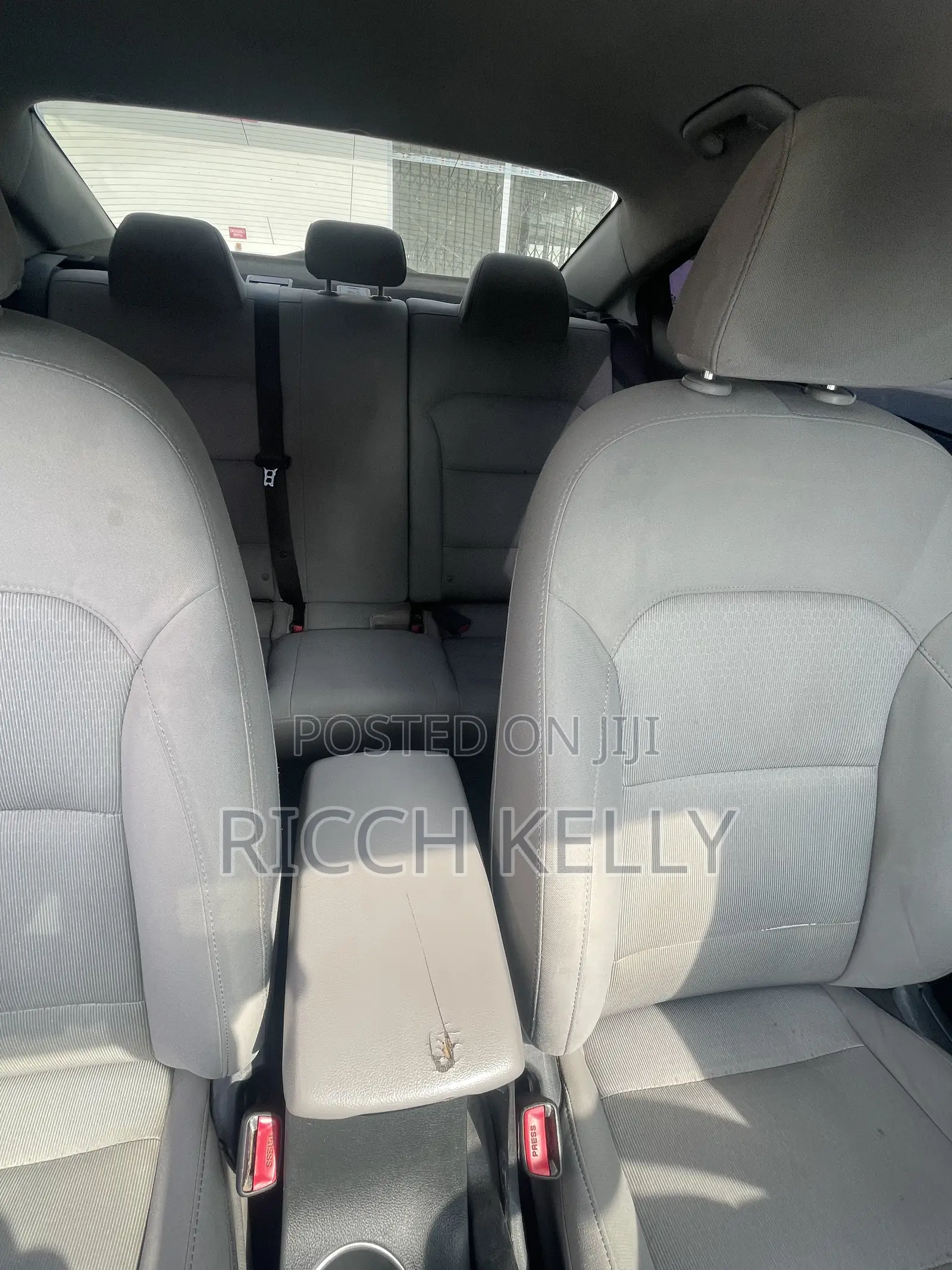 Hyundai Elantra SE Sedan FWD (2.0L 4cyl 6M) 2017 Silver