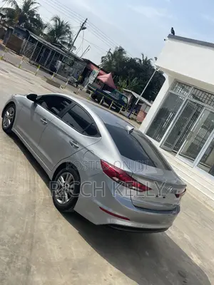 Hyundai Elantra SE Sedan FWD (2.0L 4cyl 6M) 2017 Silver